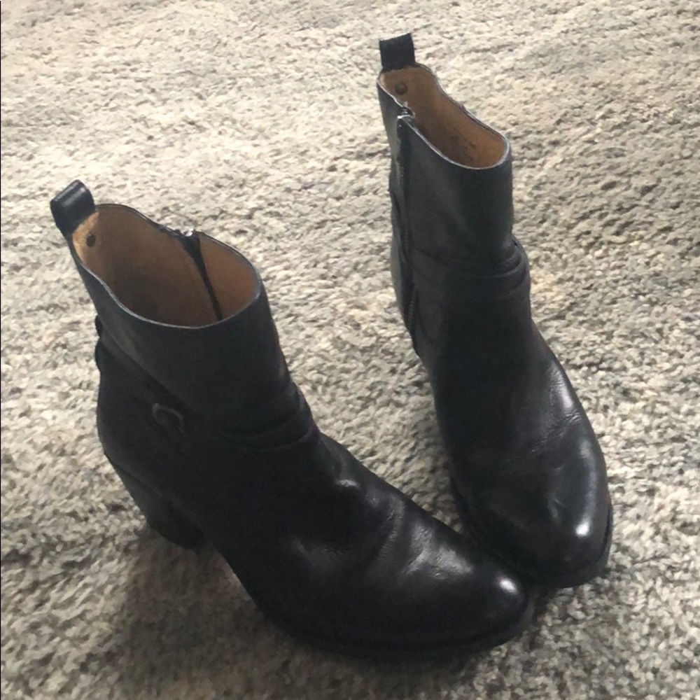 Frye black leather ankle boots, size 10!